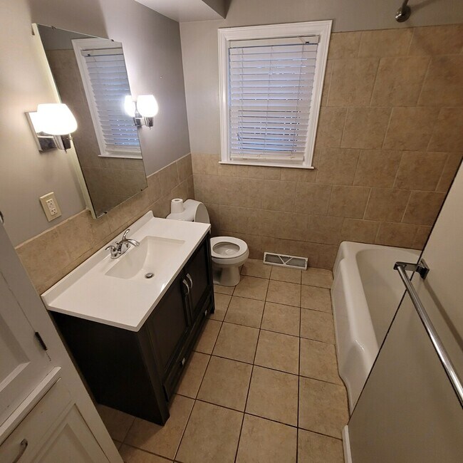 Photo - 215 N 12th St