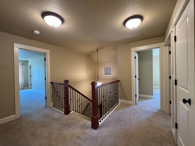 Photo - Spacious 3 Bedroom Home in Hood River