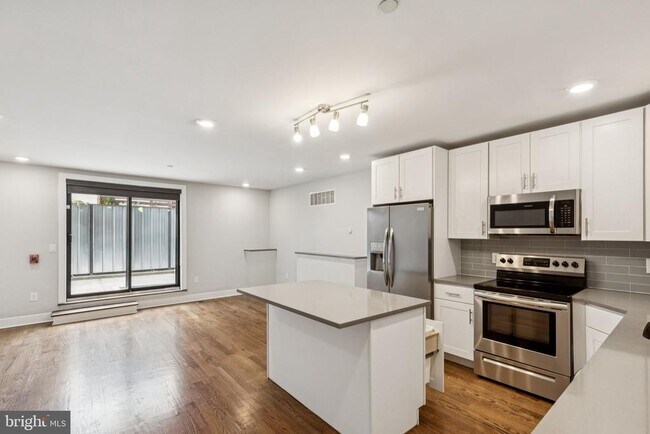 Building Photo - 814 N Uber St Rental