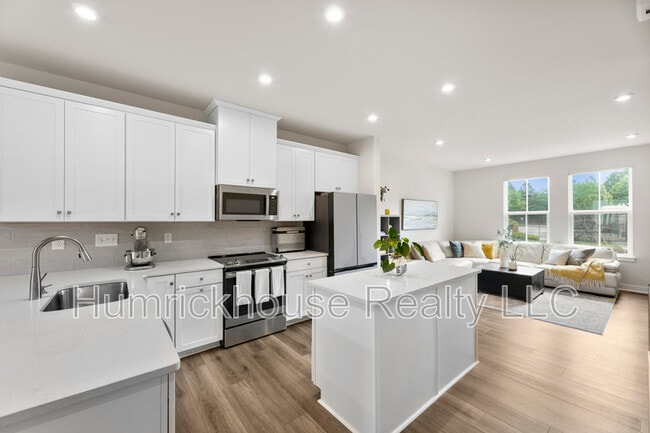 Photo - 3748 Ellington St