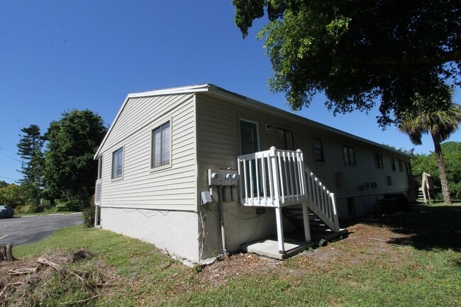 Building Photo - 2445 Thomasson Dr Unit D