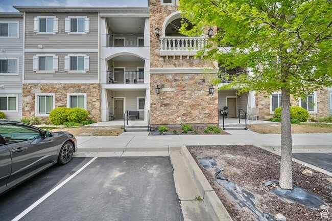 Photo - 226 W Ridge Rd Condo