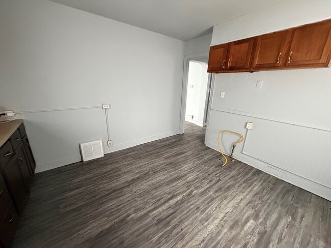 Photo - 1221 Williams-E