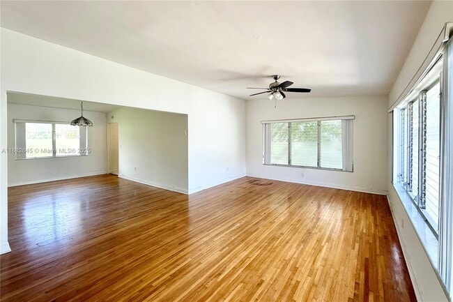 Building Photo - 1160 100th St Unit 4