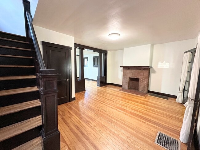 Photo - 7104 Schoyer Ave