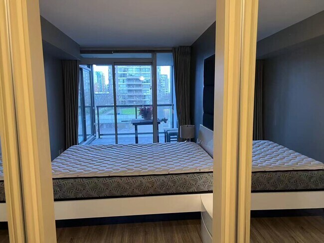 Photo - 6068 No. 3 Road