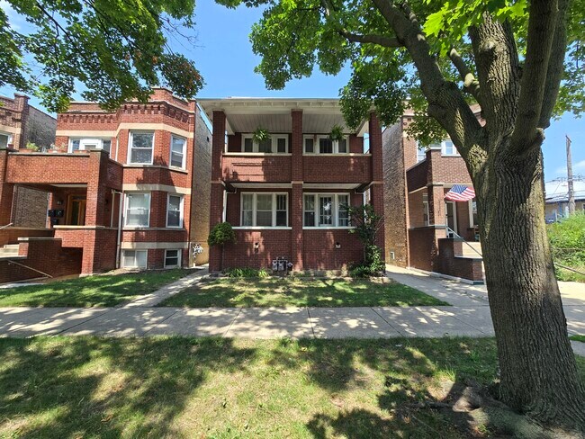 Photo - 5030 W Hutchinson St Apartment Unit 1ST