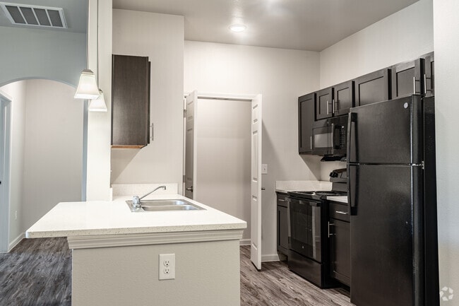 1BR, 1BA - - Silverleaf at Orange