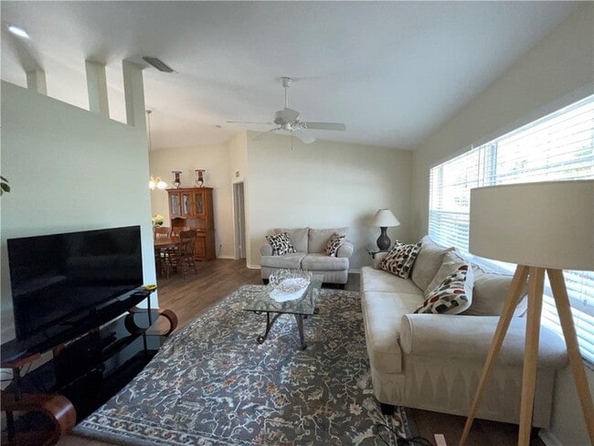 Photo - 962 Montrose Ave