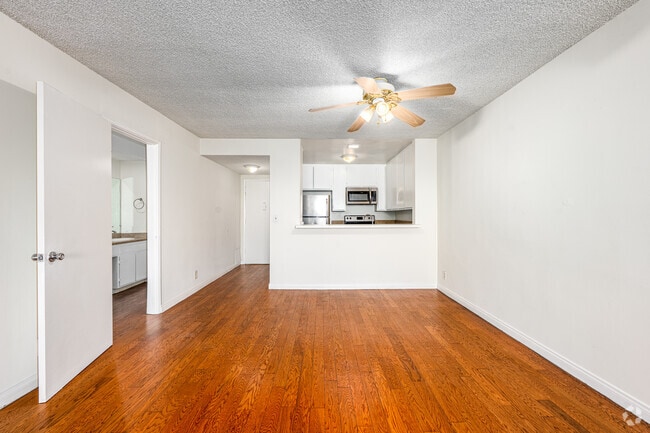 1BR, 1BA - 1,000SF - Dining Room