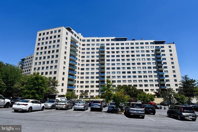 Building Photo - 10201 Grosvenor Pl Unit 1702