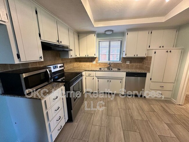 Photo - 11004 NW 115th St