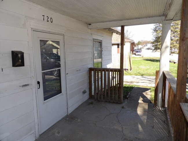 Photo - 720 Holmes St