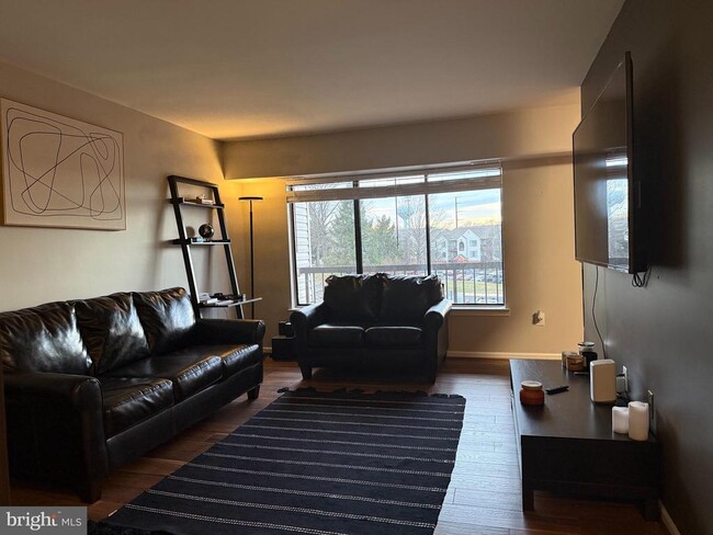 Building Photo - 9563 Battery Heights Blvd Unit 201