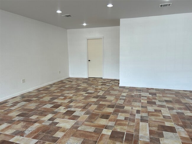 Photo - 7424 Lindencrest St