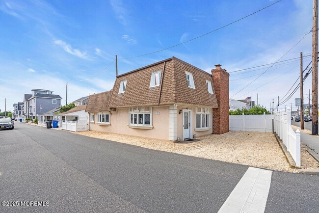 Photo - 102 W Colony Rd