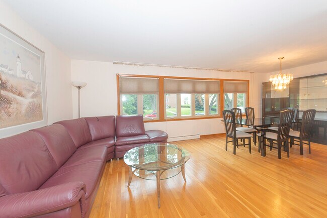 Photo - 8909 N Wisner St Unit 1