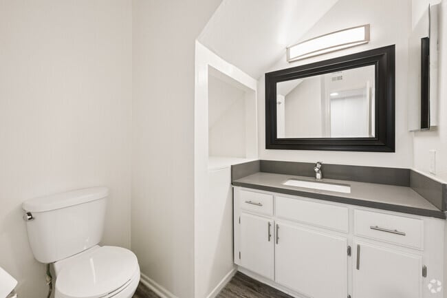 2BR, 2BA - 1200SF - Second Bathroom