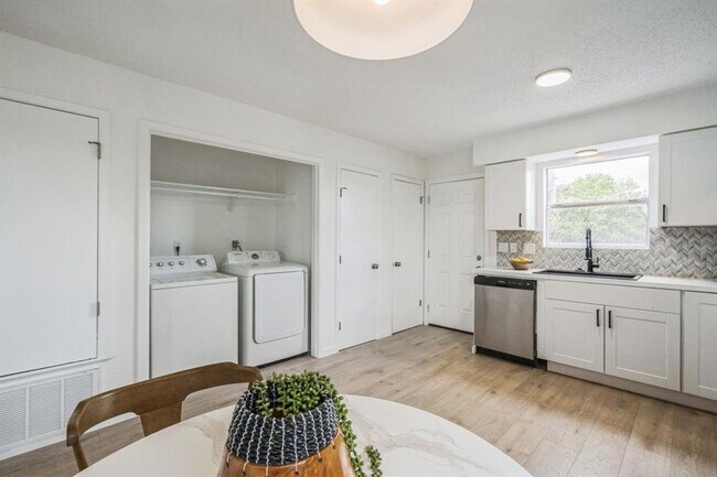 Photo - Rifle Bend Duplex Unit 6914 B Rifle Bend N/M