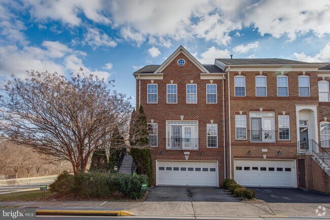 Building Photo - 22000 Avonworth Square Rental