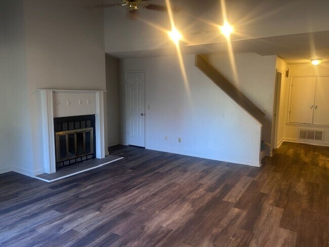 Photo - 2009 Westwood Dr