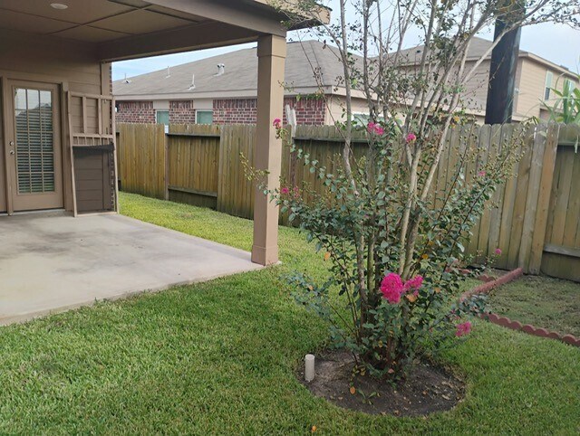 Photo - 220 Elm Patch Dr