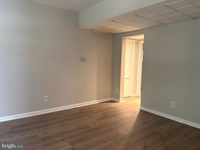 1904 N Rhodes St Unit 56