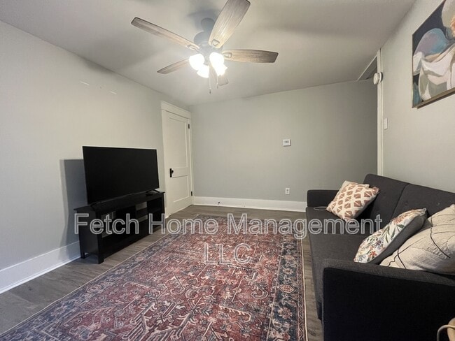 Photo - 834 W Main St