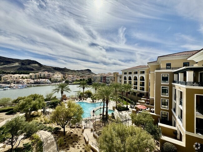 Building Photo - Beautiful luxury high rise studio condo fo... Unit #439