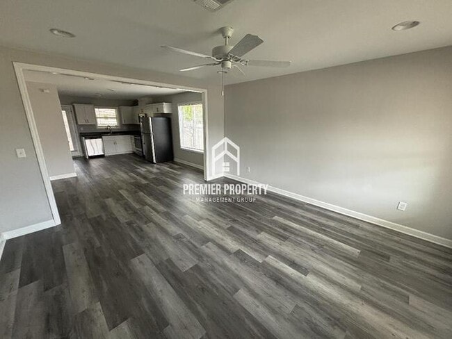 Photo - 144 Bradford Cir