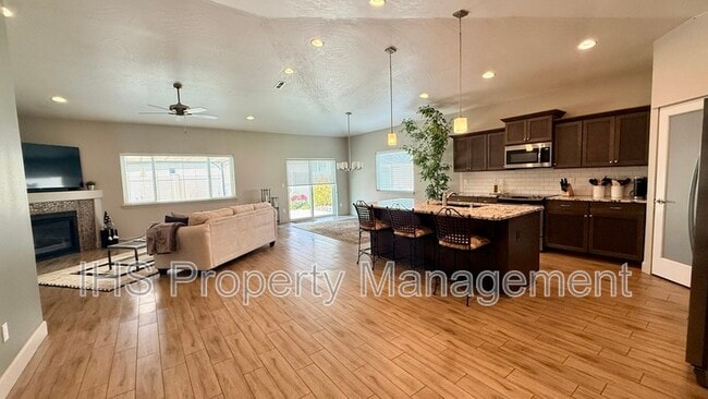 Photo - 1060 S Delaware St