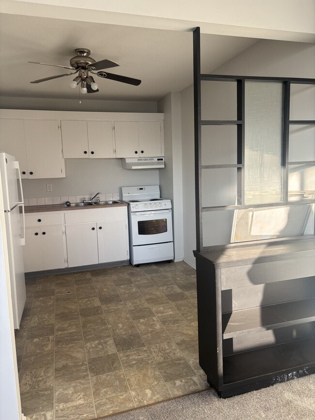 Photo - 12955-12101 101 St NW Unit 35