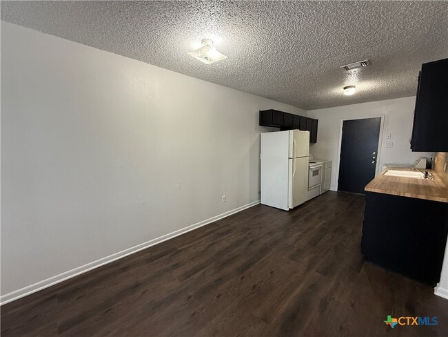 Photo - 909 Dryden Ave Unit B
