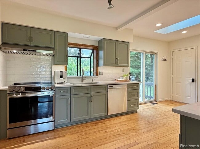 Photo - 306 Michelson Rd
