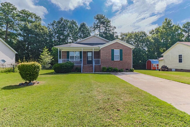ADORABLE 3 BR, 2BA HOME FOR RENT IN GOLDSBORO *Excellent location less than 5 min from SJAFB*