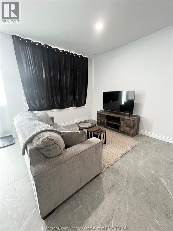 Photo - 806 Ottawa St