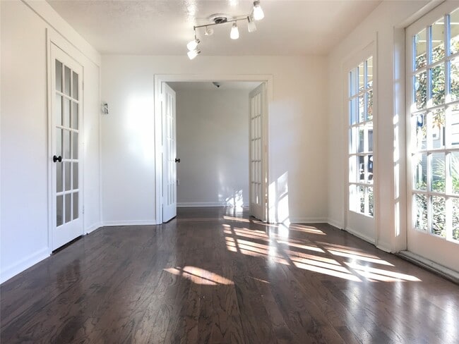 Building Photo - 1533 Heights Blvd Rental