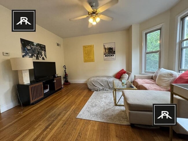 Photo - 4 bedroom in Brookline MA 02446 Unidad 2