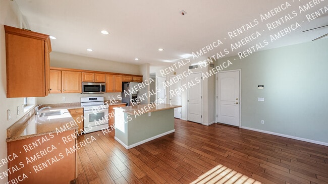 Photo - 13601 W Cypress St