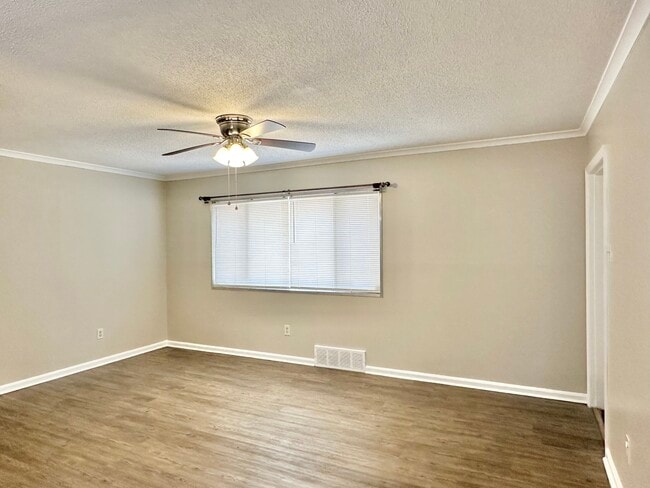 Photo - 141 N White Station Rd