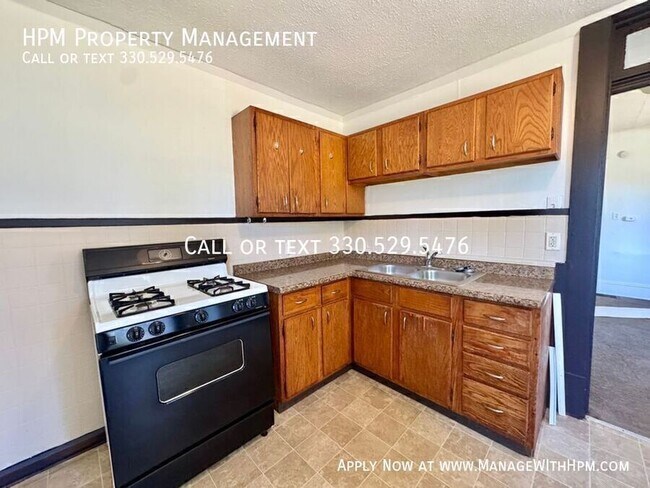 Photo - 1538 Woodland Ave NW