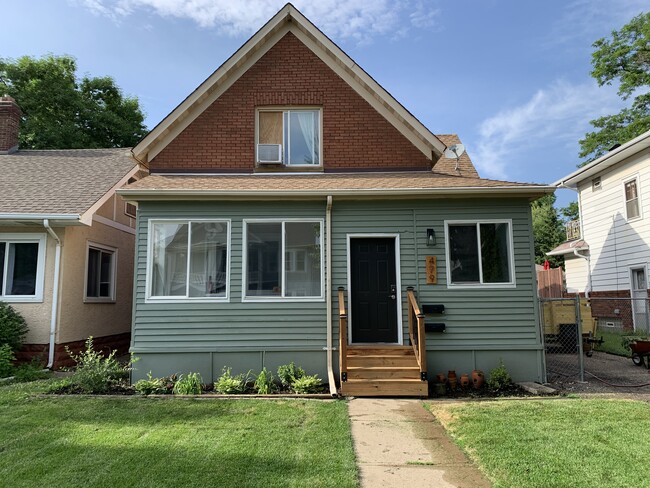 479 Michigan St. Up-Down Duplex. - 479 Michigan St. Unit Apt. 2
