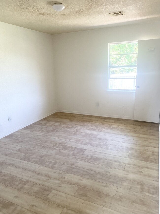 Photo - 1821 Mark Trail