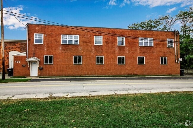 Building Photo - 126 E Niagara St Rental