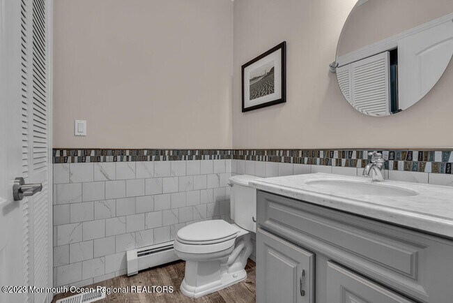 Photo - 323 E Main St