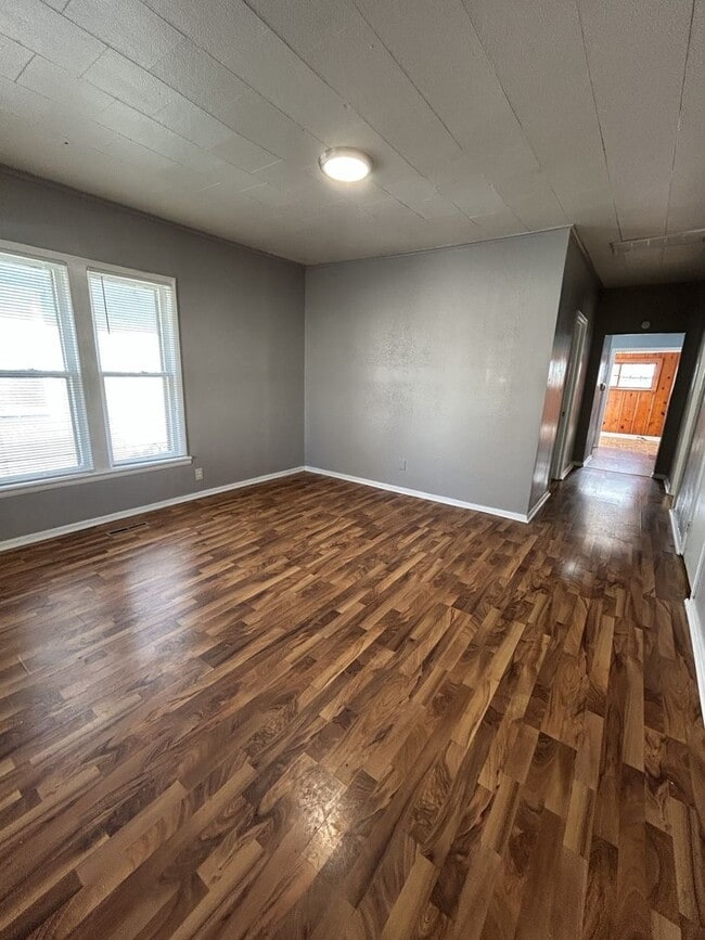 Photo - Very Nice 3BR/1BA Single Family Home w/Huge Back Yard!