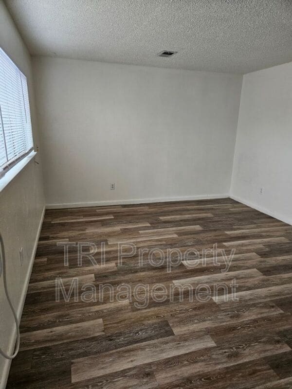 Photo - 300 W Union Ave