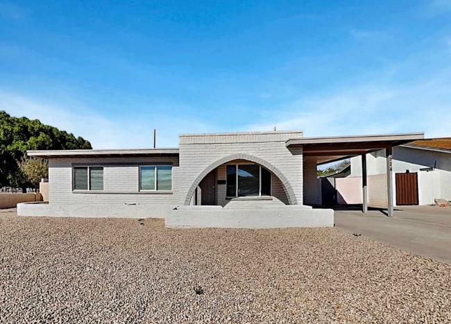 Building Photo - 1024 E Alameda Dr