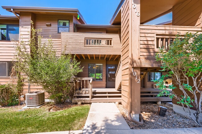 Building Photo - 1012 Moorings Dr