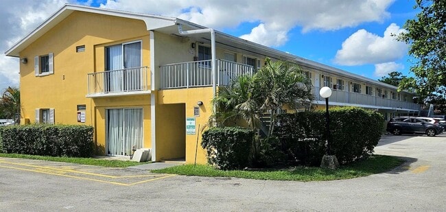 Building Photo - 1501 Crescent Cir Unit E44
